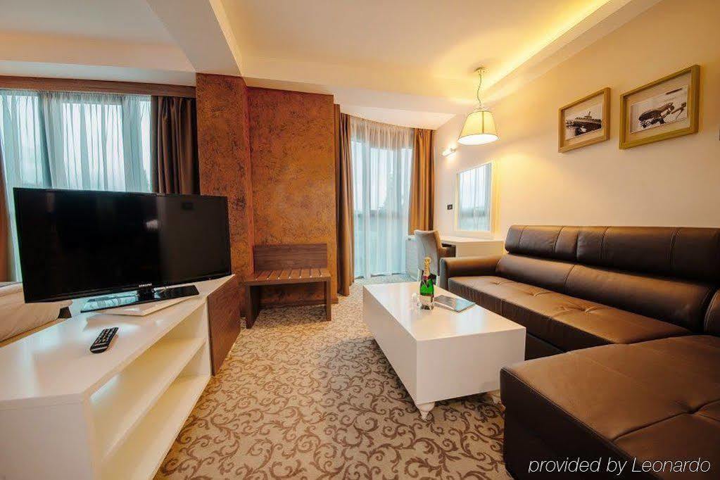 Hotel New Star Podgorica Buitenkant foto